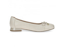Load image into Gallery viewer, Caprice Ladies Cream Low Heel Shoe : 22104-42
